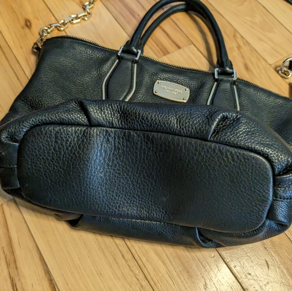 Michael kors purse - Picture 3 of 11
